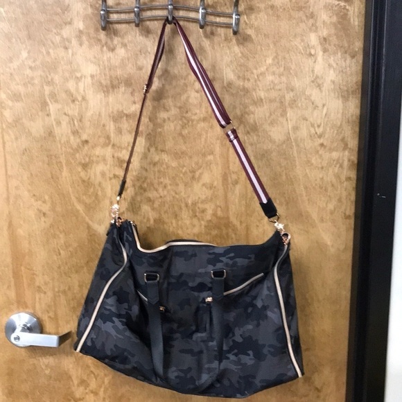 Stella & Dot Lady Boss Travel Bag Black Camo